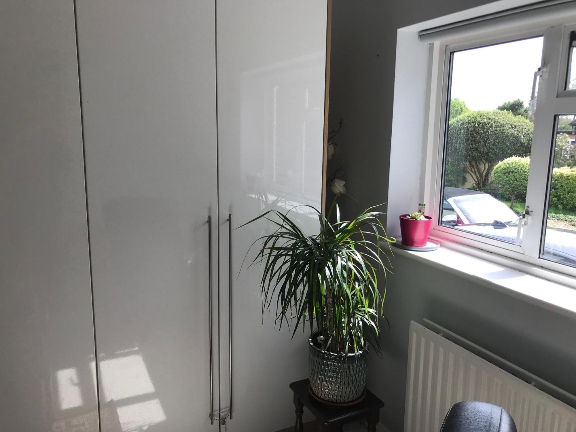Cozy Double Bedroom In Stunning Bungalow On River Thames - Near Thorpe Park/Royal Holloway University/20Mins From Heathrow Staines-upon-Thames Esterno foto