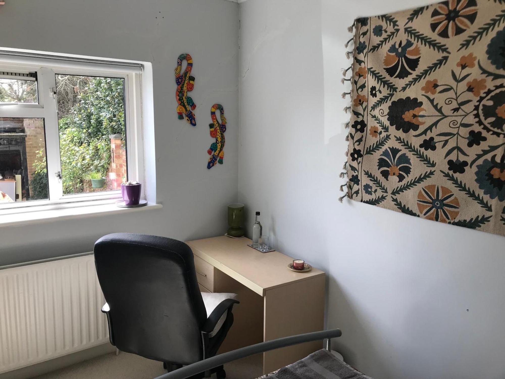 Cozy Double Bedroom In Stunning Bungalow On River Thames - Near Thorpe Park/Royal Holloway University/20Mins From Heathrow Staines-upon-Thames Esterno foto