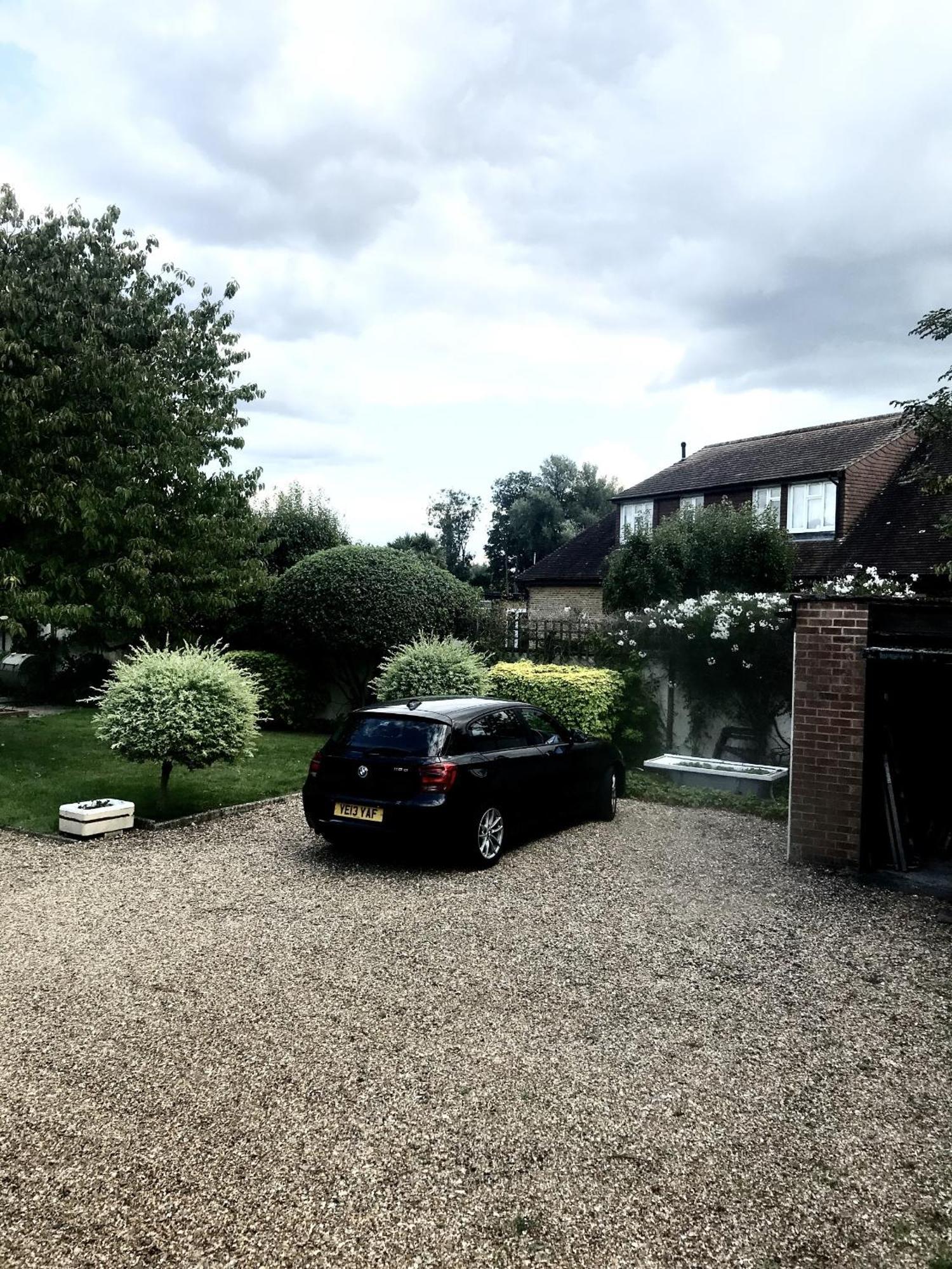 Cozy Double Bedroom In Stunning Bungalow On River Thames - Near Thorpe Park/Royal Holloway University/20Mins From Heathrow Staines-upon-Thames Esterno foto