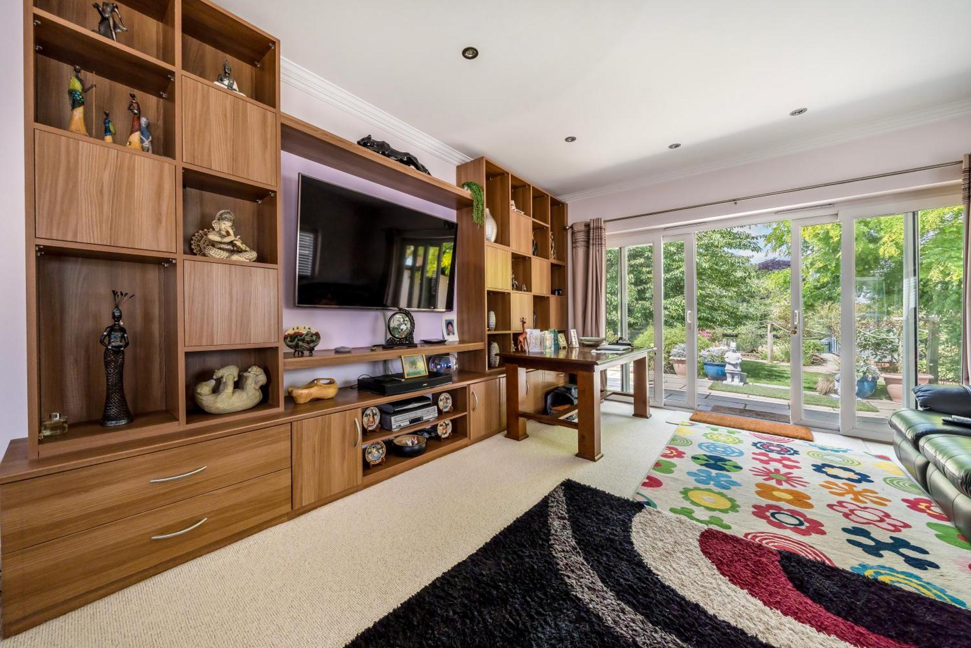 Cozy Double Bedroom In Stunning Bungalow On River Thames - Near Thorpe Park/Royal Holloway University/20Mins From Heathrow Staines-upon-Thames Esterno foto