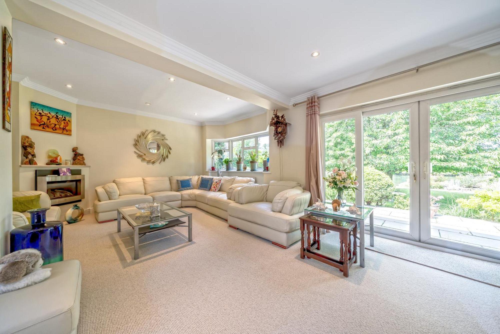 Cozy Double Bedroom In Stunning Bungalow On River Thames - Near Thorpe Park/Royal Holloway University/20Mins From Heathrow Staines-upon-Thames Esterno foto